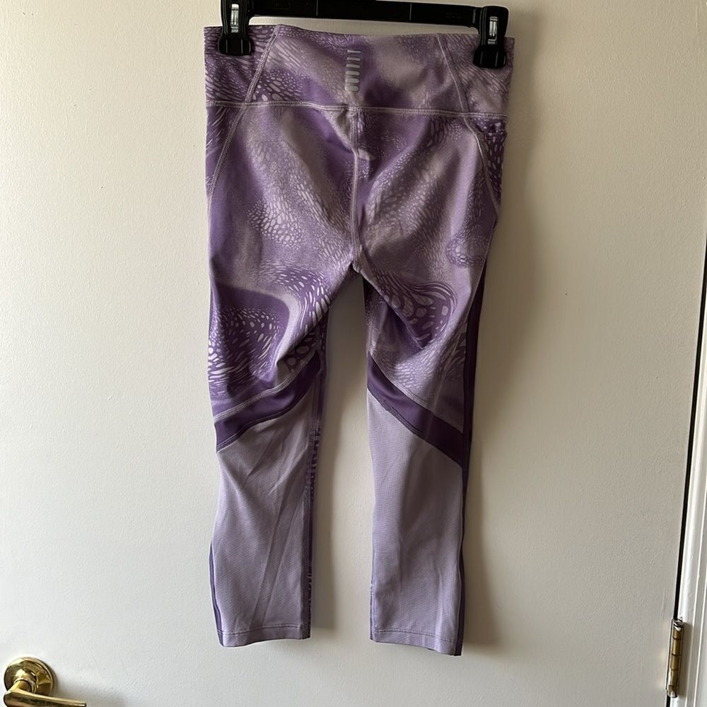 Under Armour Heatgear Crop Compression leggings Size S GUC Purple print - Picture 2 of 5